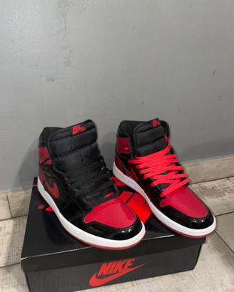Jordan 1 rosse e nere lucide