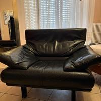 Poltroncina in pelle nera Alanda B&B