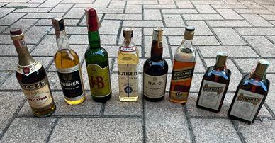 Stock di 8 bottiglie di Whisky / liquori