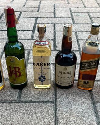Stock di 8 bottiglie di Whisky / liquori