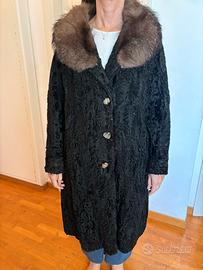 Pelliccia Vintage Astrakan Nero con Collo in Volpe