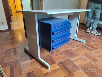 Scrivania e poltroncina Olivetti Synthesis Sottsas
