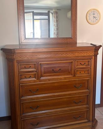 Cassettiera in noce con specchio