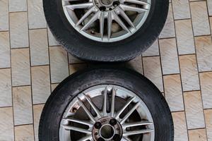 2 cerchi in lega più gomme