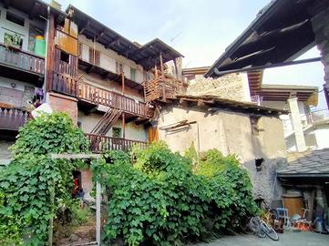 CASA SEMINDIPENDENTE A AOSTA