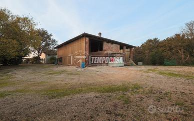 Fienile con possibilità di cambio d'uso