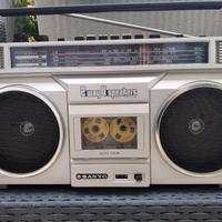 Boombox Sanyo M9500 LU. 