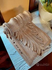 Capitello grande in legno olmo intagliato