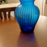 vaso in vetro blu