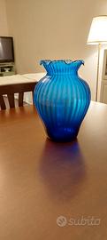 vaso in vetro blu