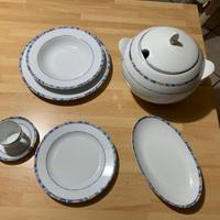 Servizio da 12 di porcellana Philo con  coppette .