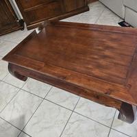 Meraviglioso tavolo in legno massiccio