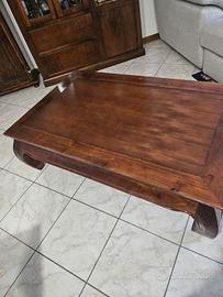 Meraviglioso tavolo in legno massiccio