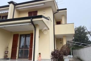 PORZIONE DI BIFAMILIARE A ZECCONE