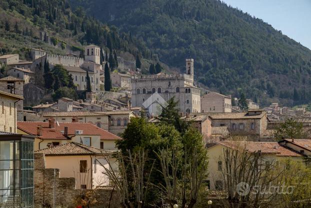 5 LOCALI A GUBBIO