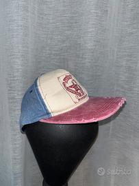 Cappellino con visiera piatta