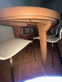 Tavolo in plastica grande