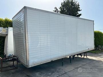 Furgone in alluminio mt. 6,60 con porta lato destr