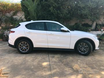 Alfa Romeo Stelvio 2017