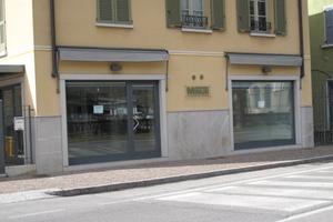 Negozio ufficio fronte strada tre vetrine libero
