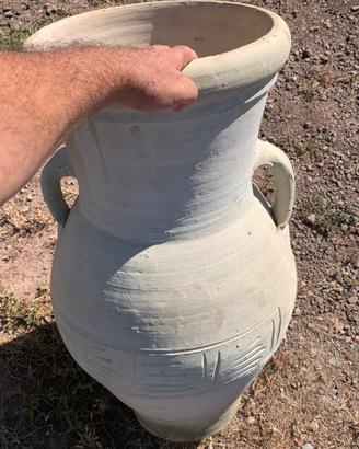 vasi in terracotta, il più alto misura 1 mt circa