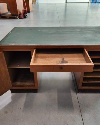 Scrivania tipo ministeriale - modernariato