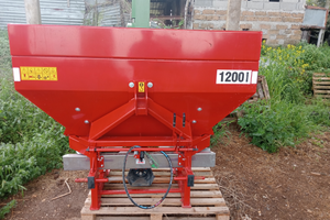 Spandiconcime da 1200 litri