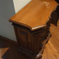 comodini in noce con cassetti laminati in radica