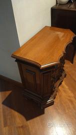 comodini in noce con cassetti laminati in radica