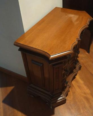 comodini in noce con cassetti laminati in radica