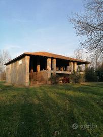 Rustico / Casale di 700 m² con più di 5 locali a S