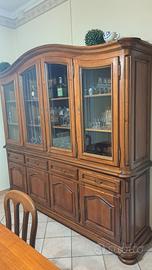 credenza in legno piu tavolo e sedie