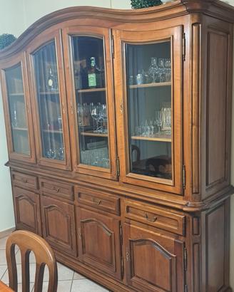 credenza in legno piu tavolo e sedie