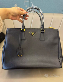 Borsa killer grande Prada in pelle