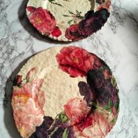 Due vassoi artigianali in carta pesta