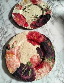 Due vassoi artigianali in carta pesta