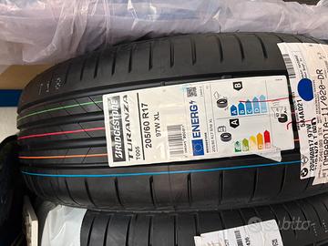 Set 4 gomme estive Bridgstone Turanza T005