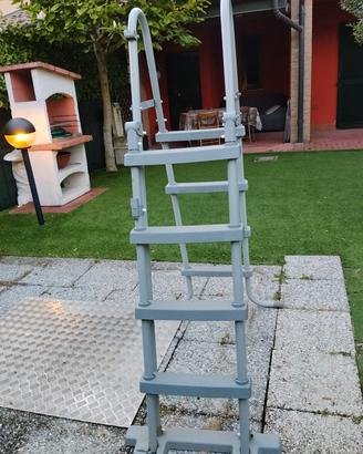 scaletta piscina