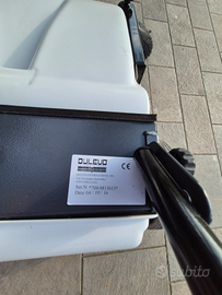 Spazzatrice a spinta marca Dulevo