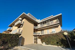 App.6/8 posti a m.300/mare S.BENEDETTO DEL TRONTO