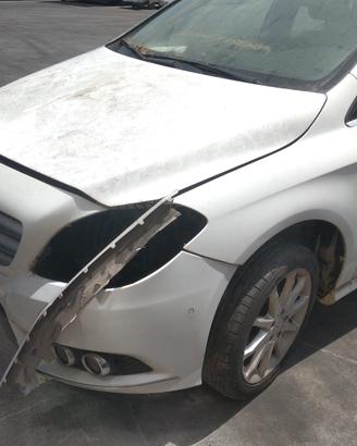 Mercedes classe B w246 2015 demolito per ricambi 