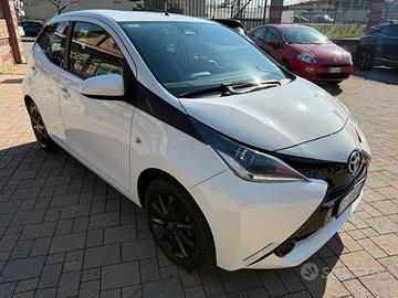 Toyota Aygo 1.0 VVT-i 69 CV 5 porte x-cite