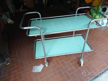 Carrello in metallo a due ripiani in formica