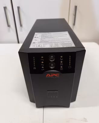 APC Smart-UPS 1000 VA 670 W