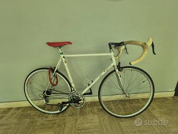 Bici  da corsa con telaio Cinelli