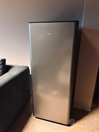Frigorifero Hisense RR220D4BDE con congelatore