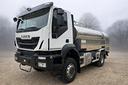 iveco-190t33w-trakker-4x4-con-cisterna-