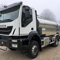 IVECO 190T33W Trakker 4X4 con cisterna.