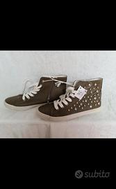 Scarpe sneakers alte con borchie verde militare  n