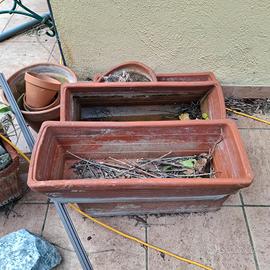 quattro vasi in terracotta